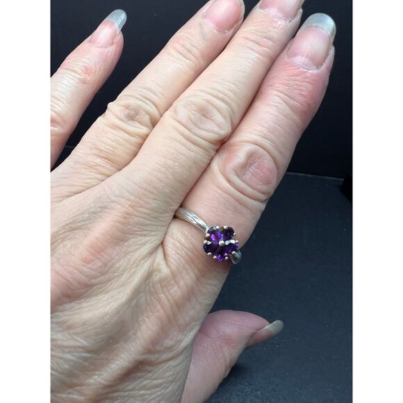 Vintage Sterling Silver Amethyst Floral Cluster Ring – Size 8 (Fits 8–8.5) - Picture 13 of 16
